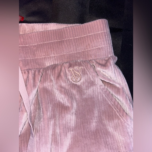 Victoria’s Secret matching sets - Picture 5 of 6